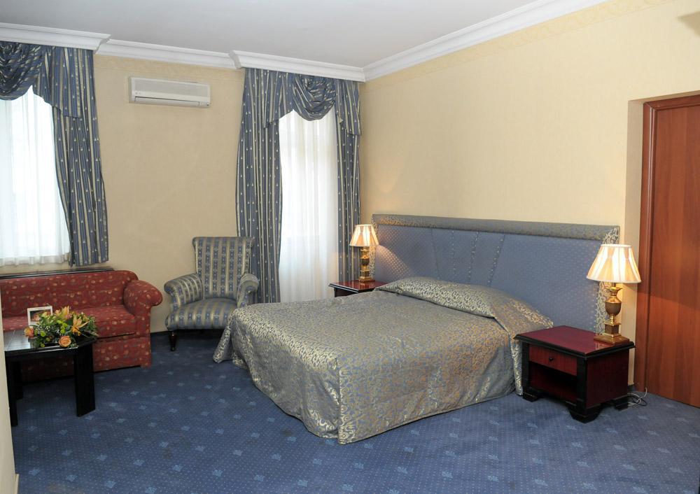 Ambassador Hotel Almaty Exterior photo